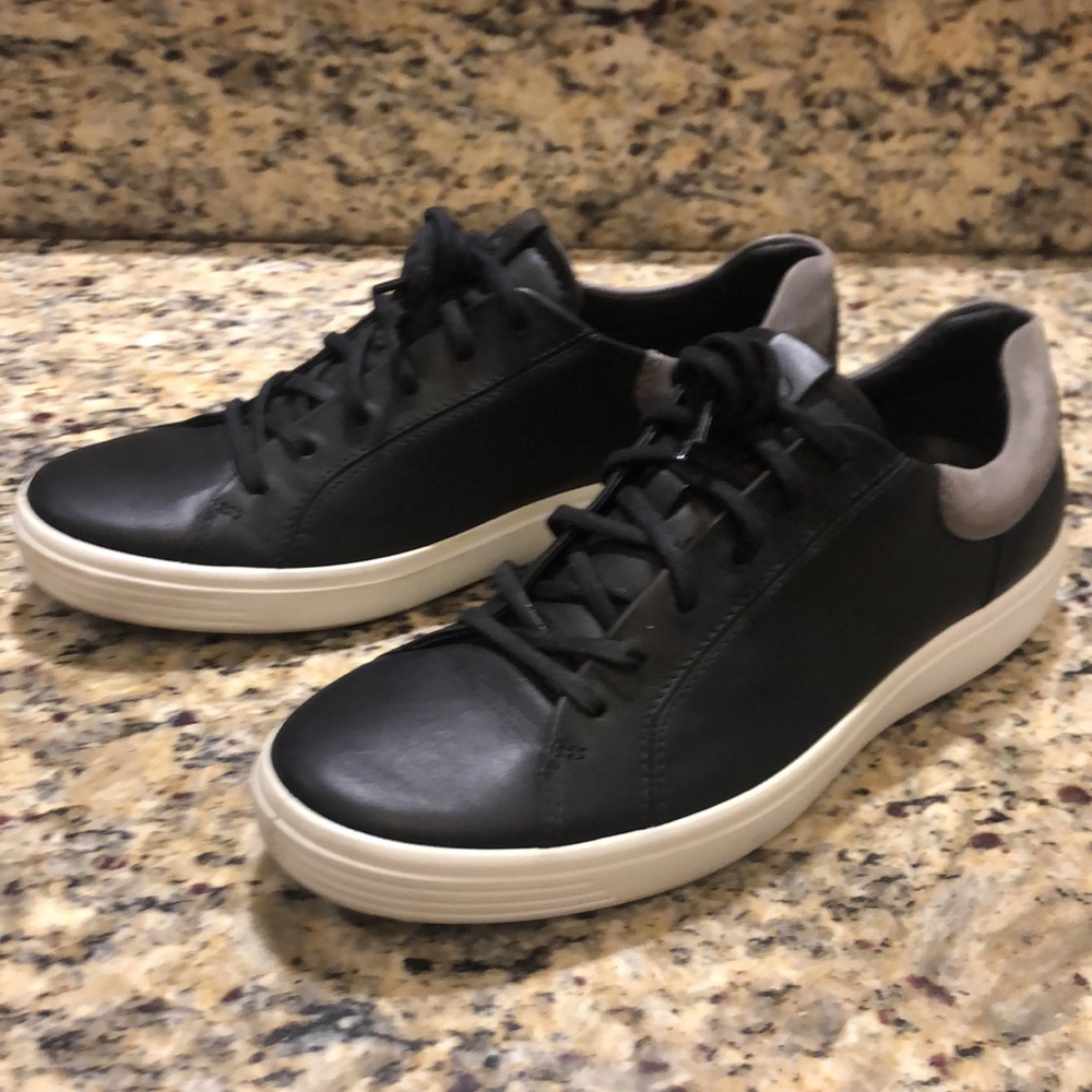 Ecco Men’s City Sneaker - NWOT - Size 10 US/ 44 EU- Black